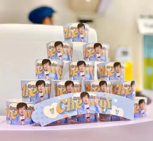  成毅生日会预热,粉丝严肃对待认真准备,不像庆生像开会