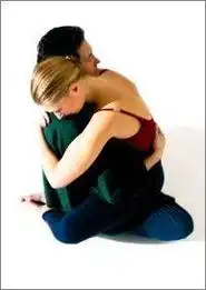  双人瑜伽让爱人越练越相爱