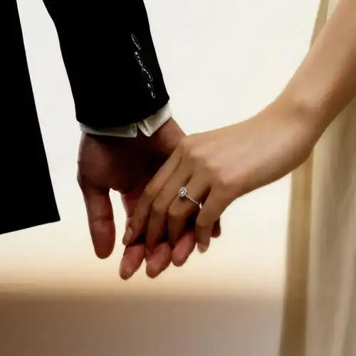  状态文案所有缝隙都是光照进来的方向