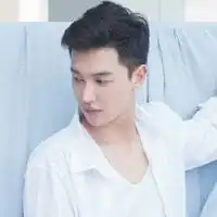  关于宋威龙的情侣头像愿你身边也有一个永远偏袒你的人