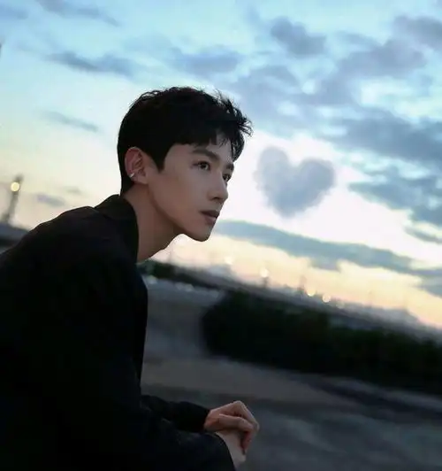  白敬亭的人设崩塌了还是金子终于发光了