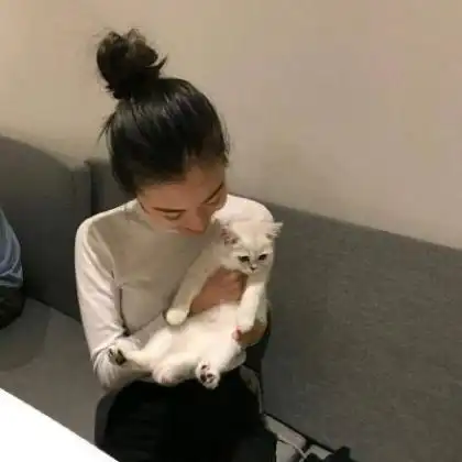  2019新版微信头像情侣一男一女,回眸相视心中只有你