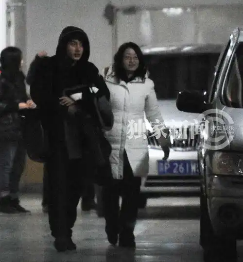  独家刘恺威夜宿杨幂香闺恋情终于曝光