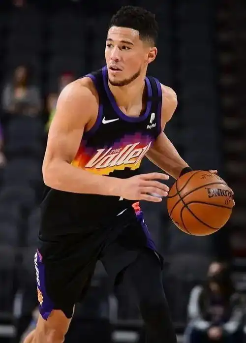  肯豆官宣新恋情,又是nba球星找球星当男友真是卡戴珊一家的传统