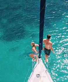  好浪漫美国情侣辞职卖房乘船环游世界