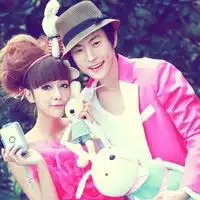  漂亮的情侣服装头像你始终像风一样逝去