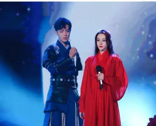  迪丽热巴肖战穿情侣装,cp感爆棚好入戏,这神仙颜值我爱了