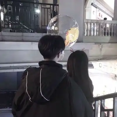  隔壁家小孩吃饱了情侣头像