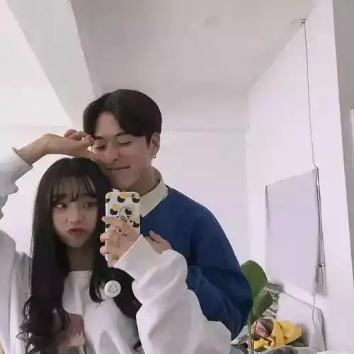  春季来了,情侣们是应该出去撒一波狗粮了情侣装搭配怎么穿,怎么搭比较有范你想学的,都在这里