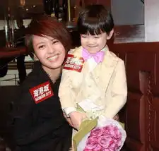  梁咏琪自曝情人节没礼物送男友个唱门票