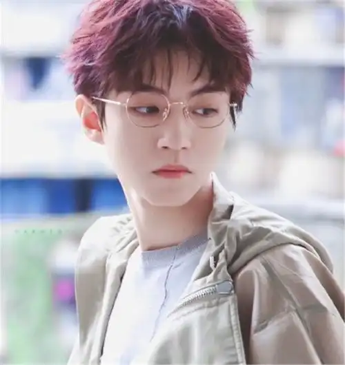  王俊凯粉丝给rng投票,却被电竞圈观众制止,这究竟是哪队粉丝