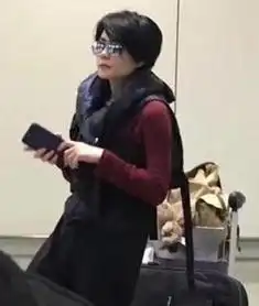 谢霆锋王菲如热恋中小情侣当众亲吻,却引来骂声一片