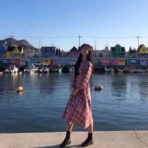  头像城市空荡的总是人又拥挤的没有你