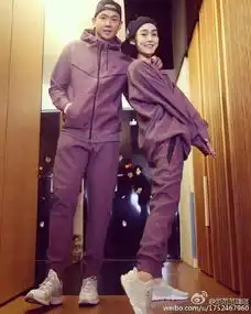  范玮琪晒图状态好棒,只是电话亭怎么p成了波浪线