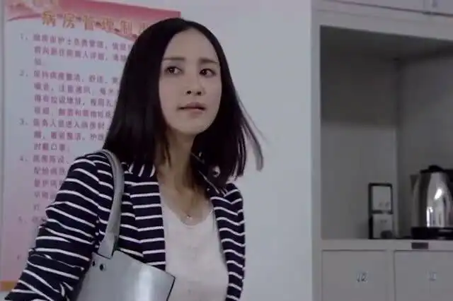 两闺蜜吵架,不料去看病人闹笑话了,简直太上头了