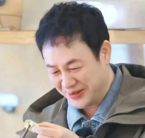  40岁张颂文综艺首秀翻车,看他如今的处境,赵丽颖的话全说对了