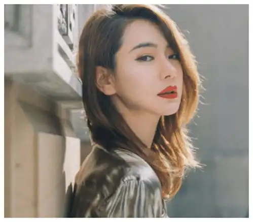  戚薇金瀚为新戏双双换情侣头像,看到李承铉头像我笑了