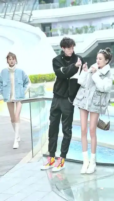没想到一向高冷的男朋友,竟然在闺蜜面前那么温顺,那一刻小姐姐真的生气了