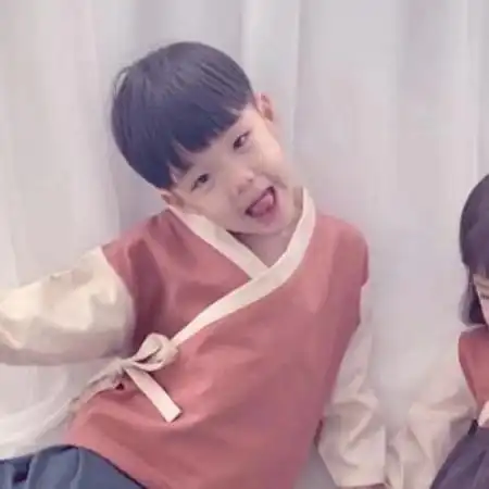  小孩情侣头像,孩子时期我们相遇注定逃不掉了