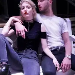  欧美霸气高冷范情侣yy头像合照两张有人疼才显得多么出众