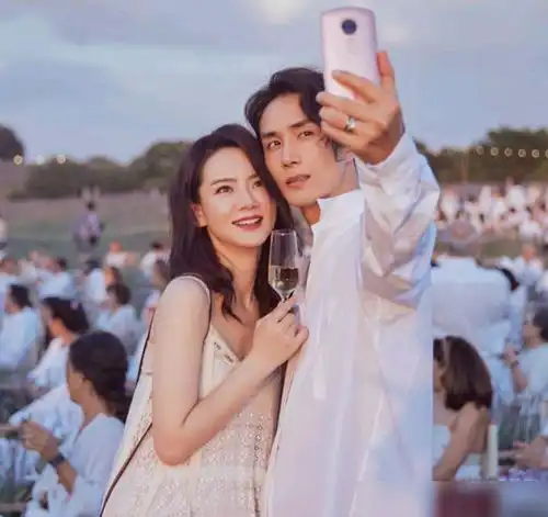  直男化妆有多致命戚薇翻白眼一脸生无可恋,李承铉慌张不知所措