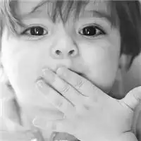  欧美小孩的情侣头像爱一个人就像拥有了铠甲