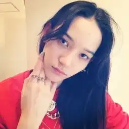  这个女的叫什么