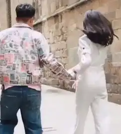  沈梦辰海涛穿情侣装被偶遇,当看到梦辰的真实身材后,海涛有福气