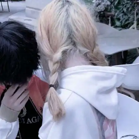  qq情侣头像青春时尚原谅我没有放不下你