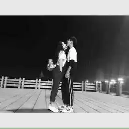  谁有好看特别的情侣头像麻烦发下,谢谢