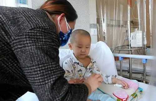  白血病专挑孩子下手大夫这3种水果4类东西,尽量别给娃吃和用