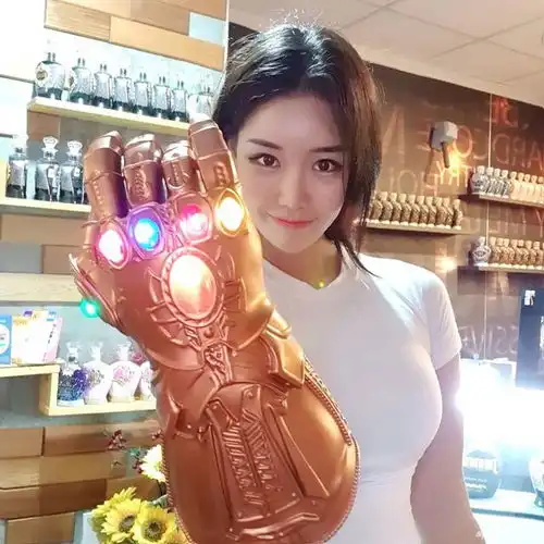  健身美女老师展现傲人曲线风情万种身材优秀