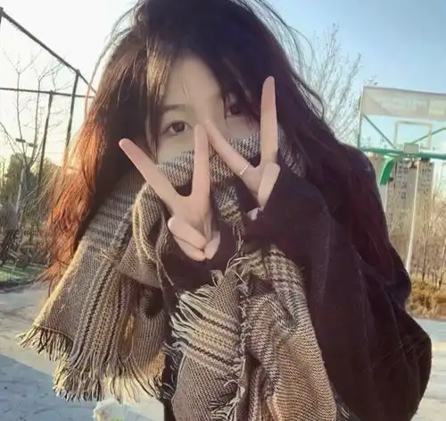  推歌ins甜丧冷淡风女生头像2
