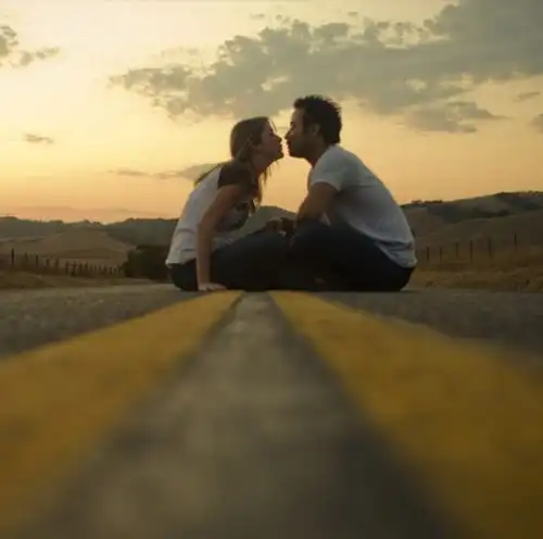  我被逼着娶了个又丑又矮的老婆,婚后第二天却乐成傻子了