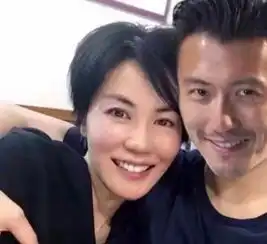  王菲谢霆锋穿情侣装合体破分手传闻,路人镜头下的两人很恩爱