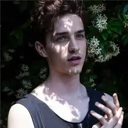  2018伤感头像男生一个人无言的陪伴胜过虚有的情话