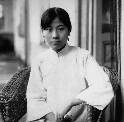  一位上将娶了12个老婆,90岁时还娶了一个17岁少女,两人育有一女