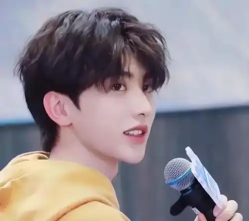  24岁蔡徐坤致女生怀孕其母让堕胎录音细节曝光,话里话外太无情