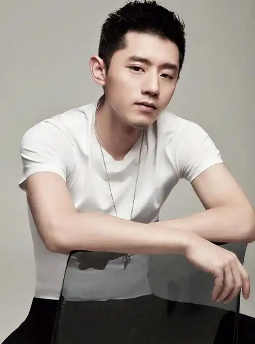  莫名被卷入张继科恋情中,演员黄蕊深夜连发三条动态辟谣,评论区已沦陷