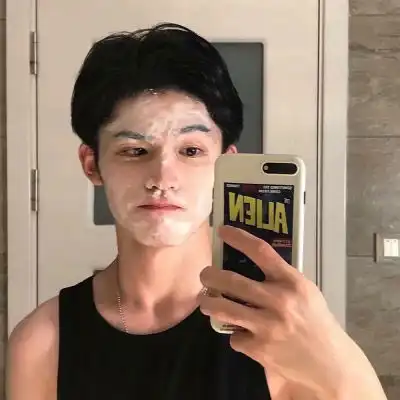  男生头像阳光积极帅气三人寝室的老大