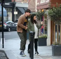  小情侣们约会忙,新婚couple如胶似漆海报网最新欧美明星情侣街拍合辑5月10日5月23日