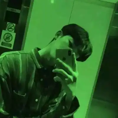  男生头像绿色