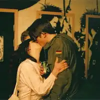  欧美情侣亲吻头像深情亲吻的情侣