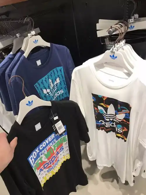  这个时间推t恤,不是我傻了,就是他炸了18ss7月上架设计师经典情侣款t恤