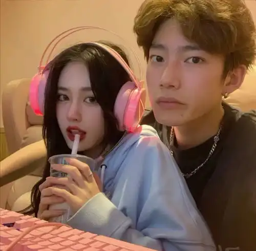  真人情侣头像官宣文案