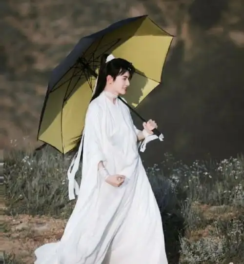 吉星高照路透辣眼睛,谢怜拉跨到精修救不回来,被一众配角碾压