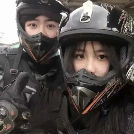  比较阳光的情侣头像,我也要和你在一起不离不弃