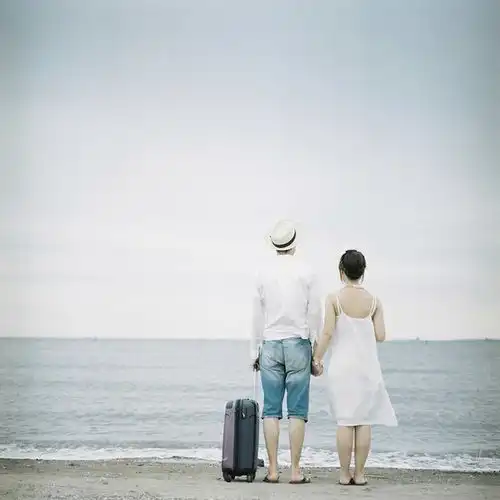  婚纱情侣双人写真