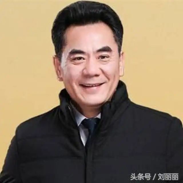  最适合中年男士的发型,干净,精神,有型