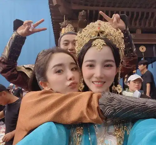  斛珠夫人副线cp热度高,陈小纭回复内涵杨幂评论,被嘲情商低